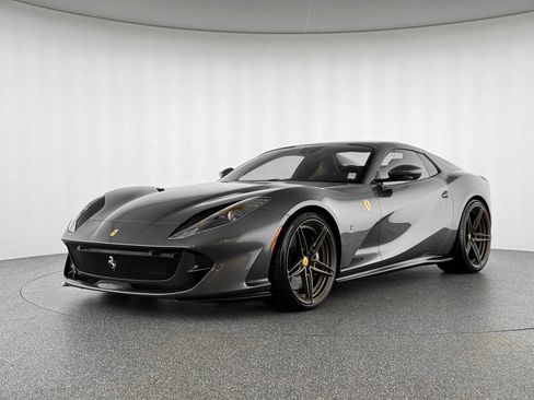 Used 2021 Ferrari 812 GTS image 1