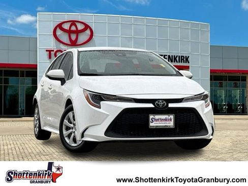 Used 2021 Toyota Corolla LE FWD image 1