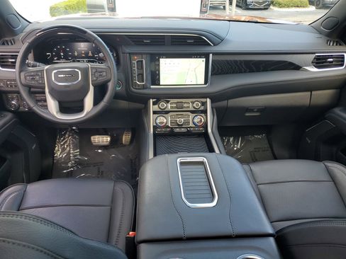 Used 2023 GMC Yukon Denali w/ Denali Reserve Package image 17