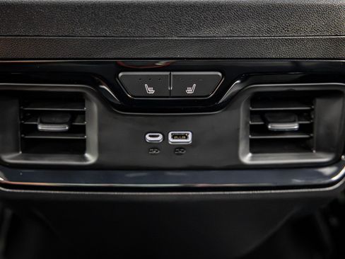 Used 2022 GMC Sierra 1500 AT4 w/ AT4 Premium Package AWD/4WD image 38
