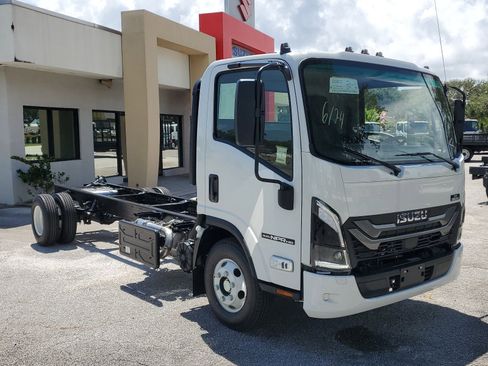 New 2025 Isuzu NPR HD image 2