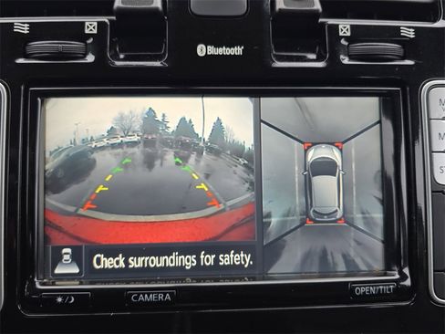 Used 2015 Nissan Leaf SL w/ Premium Package image 22