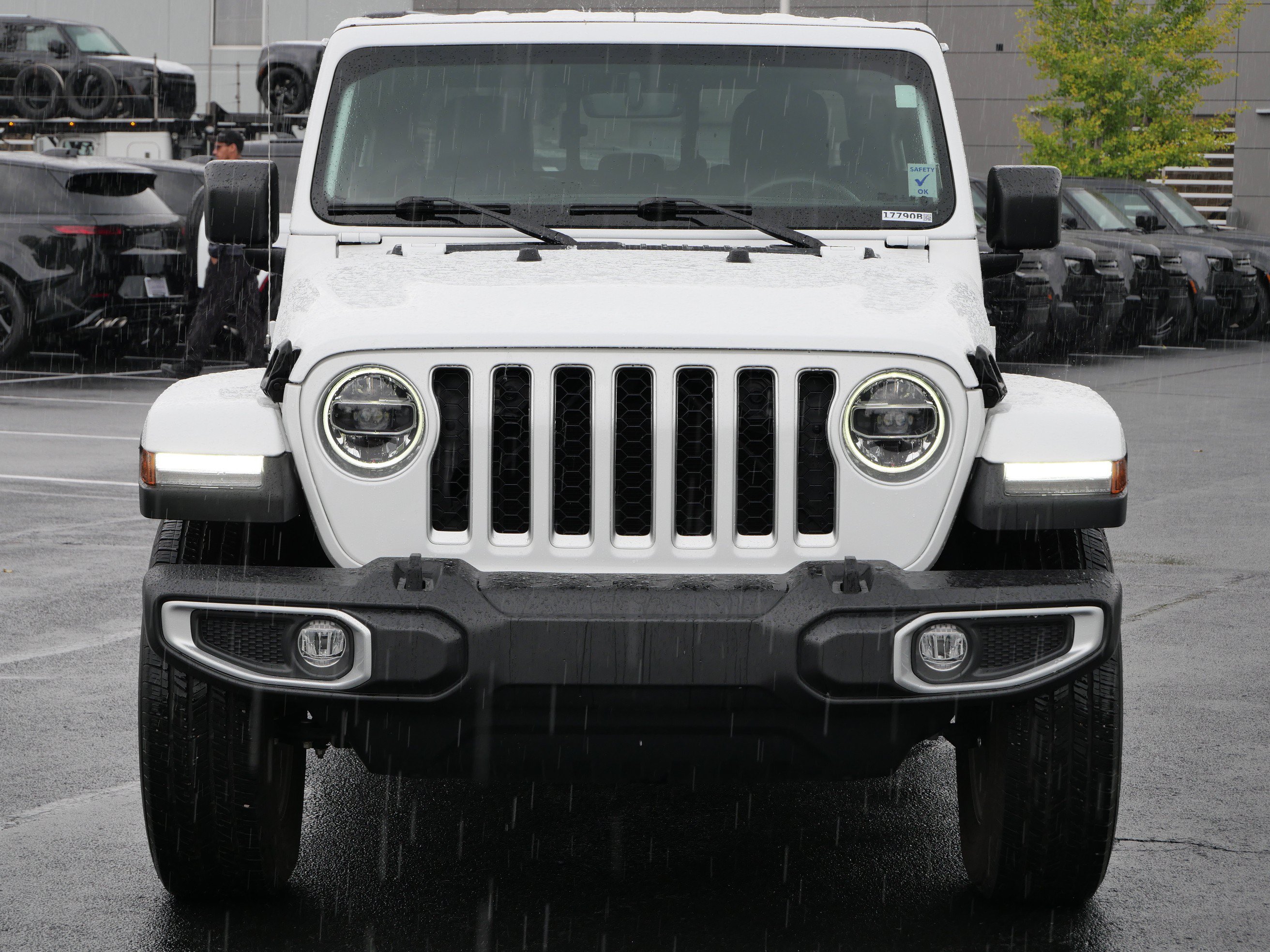 Used 2022 Jeep Gladiator Overland w/ Popular Equipment Package AWD/4WD image 9