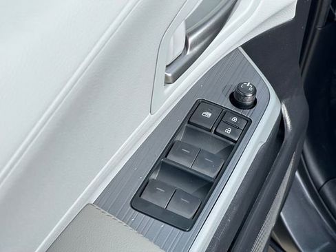 Used 2025 Toyota Sienna XLE image 22