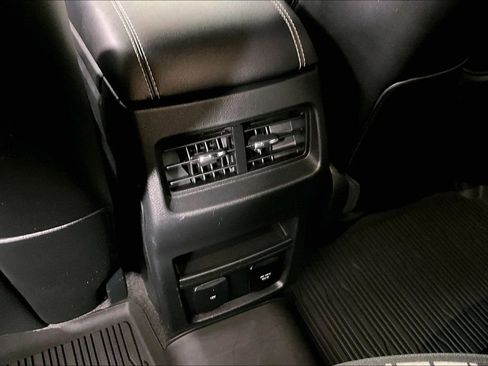 Used 2020 Ford Edge ST image 34