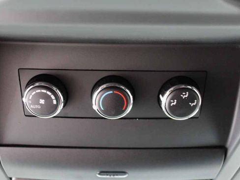 Used 2016 Dodge Grand Caravan SXT FWD image 28
