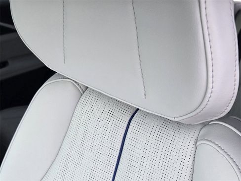 New 2025 Cadillac Lyriq Luxury image 16