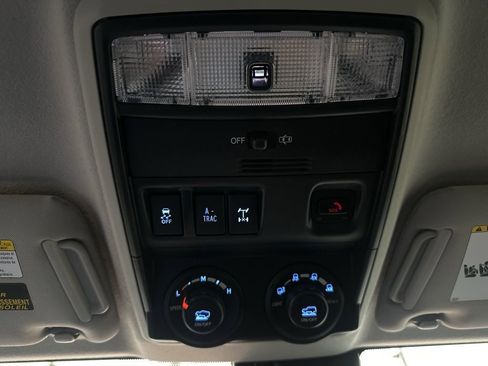 Used 2021 Toyota 4Runner TRD Off-Road AWD/4WD image 33