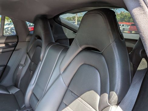 Used 2020 Porsche Panamera RWD image 31