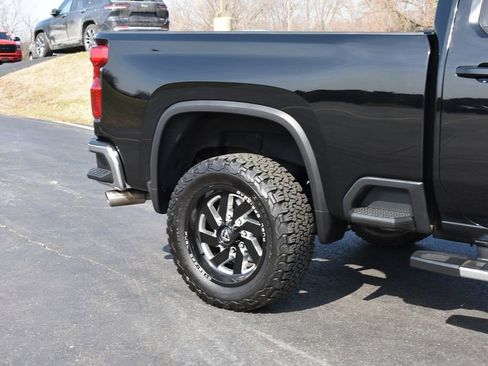 Used 2024 Chevrolet Silverado 2500 LT image 5