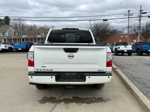 Used 2018 Nissan Titan SV w/ SV Convenience Package image 7