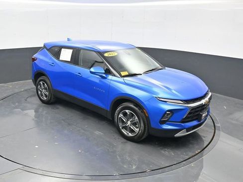 Used 2025 Chevrolet Blazer LT AWD/4WD image 1