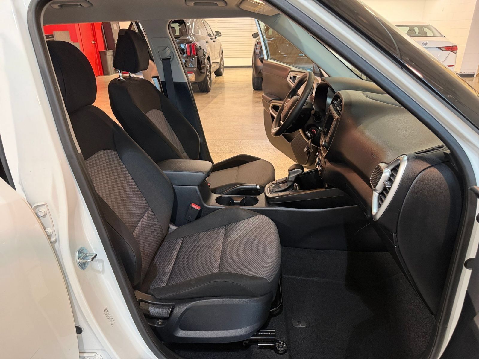 Used 2025 Kia Soul LX w/ LX Technology Package FWD image 34