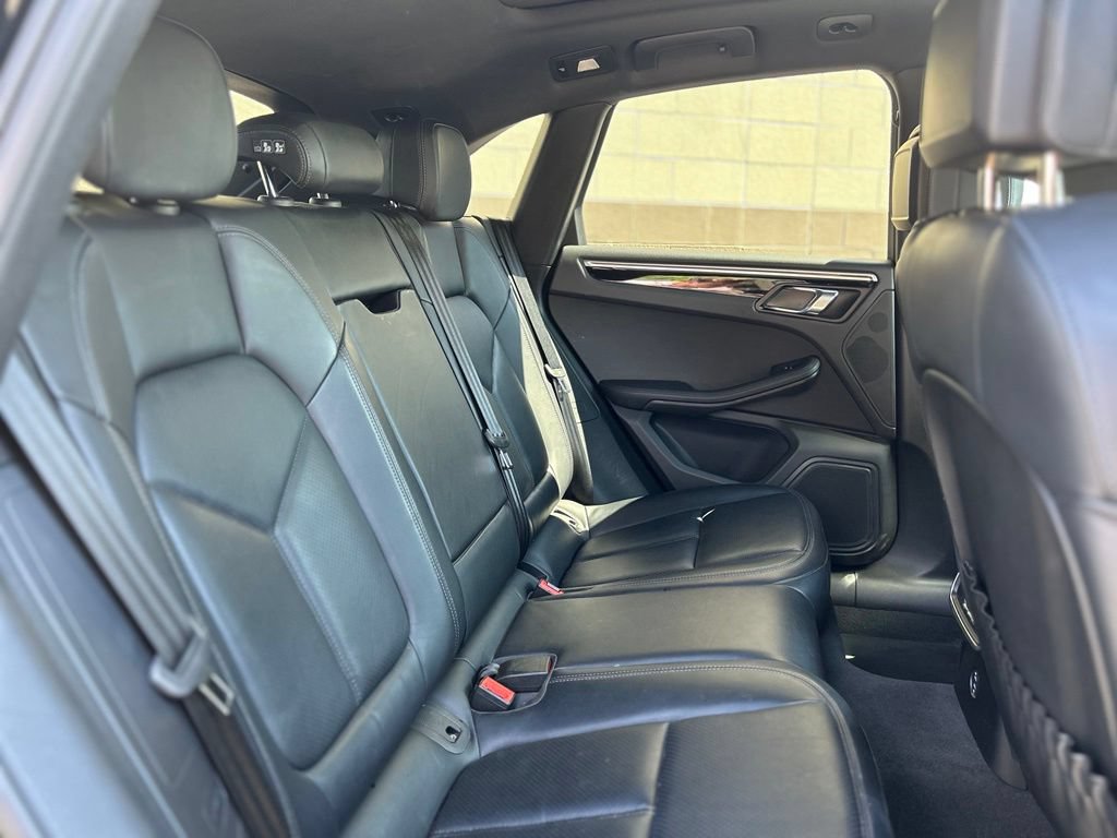 Used 2024 Porsche Macan AWD/4WD image 18