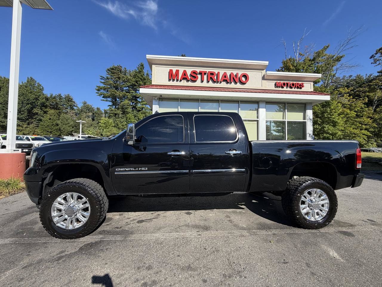 Used 2012 GMC Sierra 2500 Denali w/ Suspension Package, Off-Road AWD/4WD image 9