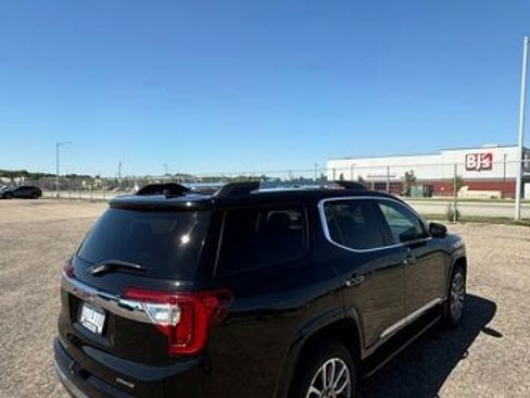 Used 2023 GMC Acadia SLT w/ Preferred Package AWD/4WD image 4