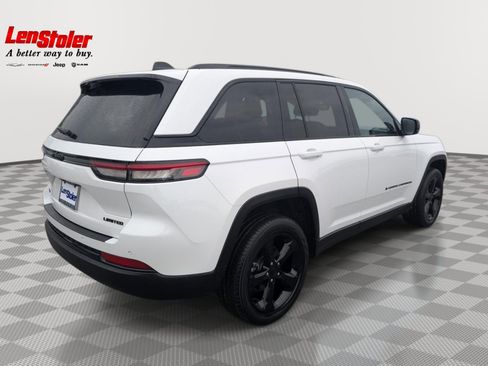 Used 2023 Jeep Grand Cherokee Limited w/ Black Appearance Package AWD/4WD image 5