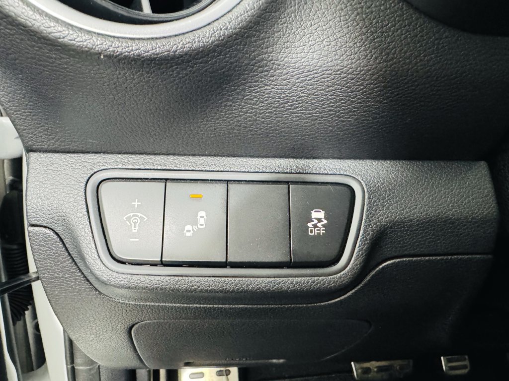 Used 2023 Kia Forte GT-Line w/ GT-Line Technology Package FWD image 9
