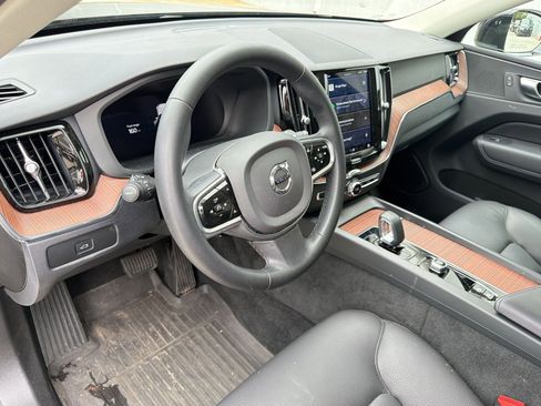 Used 2023 Volvo XC60 B5 Plus w/ Climate Package image 4