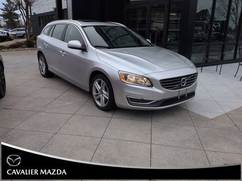 Used 2015 Volvo V60 T5 Premier image 3