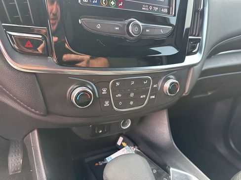 Used 2023 Chevrolet Traverse LT image 35