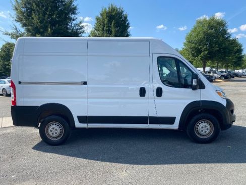 Used 2025 RAM ProMaster 2500 w/ Convenience Group FWD image 5