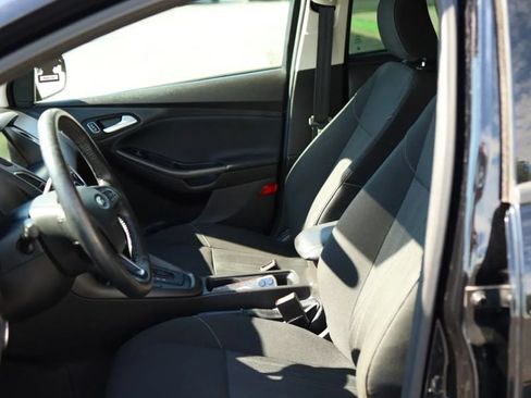 Used 2017 Ford Focus SEL w/ Cold Weather Package FWD image 13
