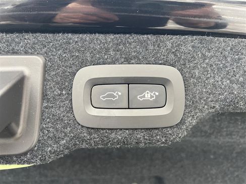 Used 2017 Volvo S90 T6 Momentum w/ Vision Package image 24