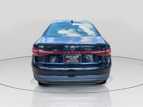Used 2025 Volkswagen Jetta SE FWD image 6