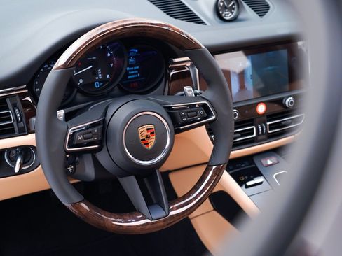 Certified 2026 Porsche Macan AWD/4WD image 20