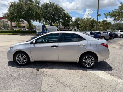 Used 2014 Toyota Corolla LE FWD image 2