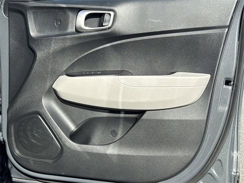 Certified 2025 Hyundai Venue SEL image 14