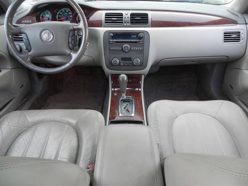 Used 2009 Buick Lucerne CXL FWD image 2