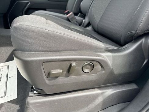 Used 2023 Chevrolet Silverado 1500 LT AWD/4WD image 12
