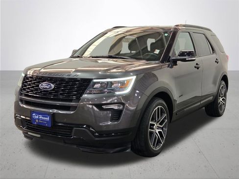 Used 2018 Ford Explorer Sport image 2