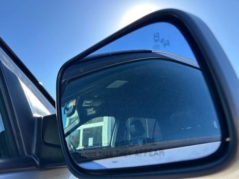 Used 2017 Ford Explorer XLT w/ Equipment Group 202A AWD/4WD image 17