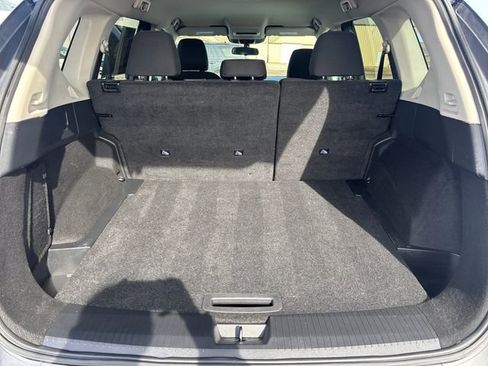 Used 2024 Nissan Rogue S image 38