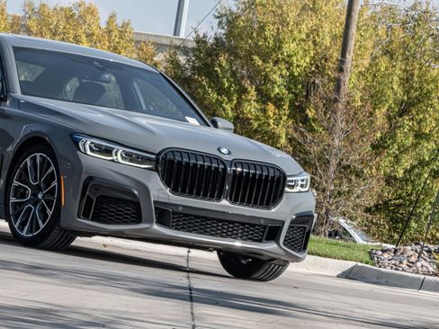 Certified 2022 BMW 740i 740i w/ M Sport Package image 5