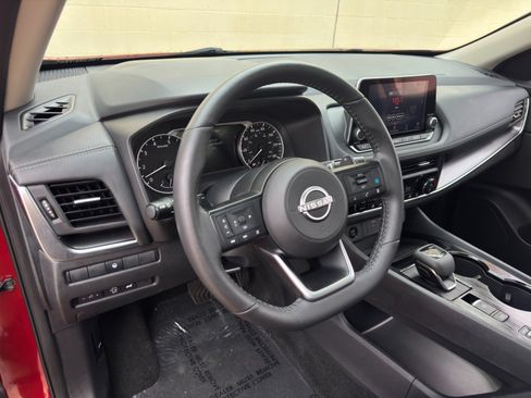 Used 2024 Nissan Rogue SV w/ SV Premium Package FWD image 13
