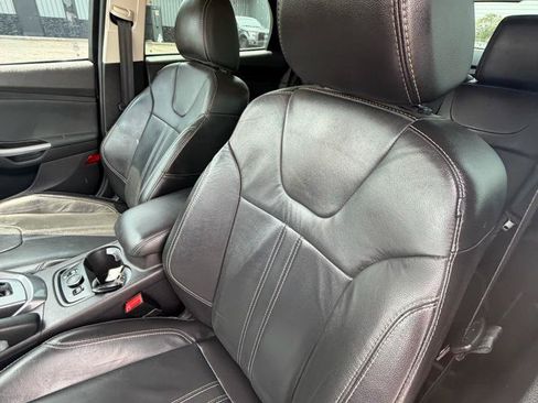 Used 2014 Ford Focus Titanium FWD image 21
