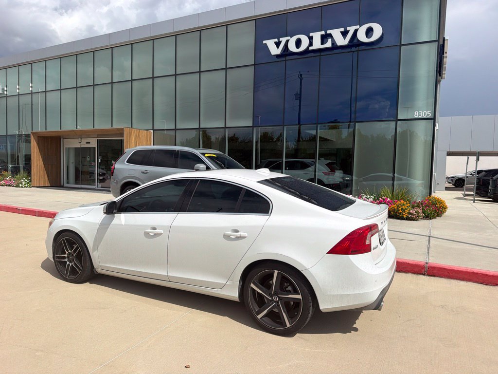 Used 2016 Volvo S60 T5 R-Design FWD image 3