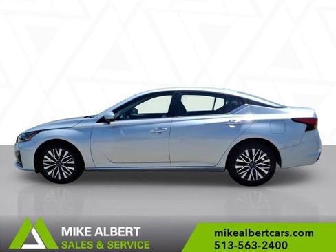 Used 2023 Nissan Altima 2.5 SV FWD image 4