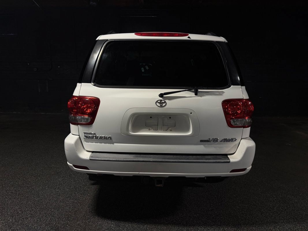 Used 2007 Toyota Sequoia SR5 AWD/4WD image 4