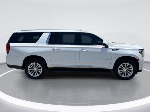 Used 2021 GMC Yukon XL SLT w/ Rear Media and Nav Package AWD/4WD image 9