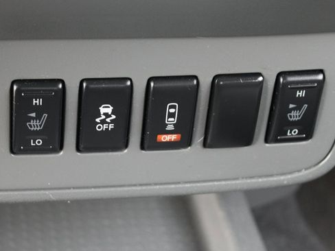 Used 2020 Nissan Frontier SV image 25