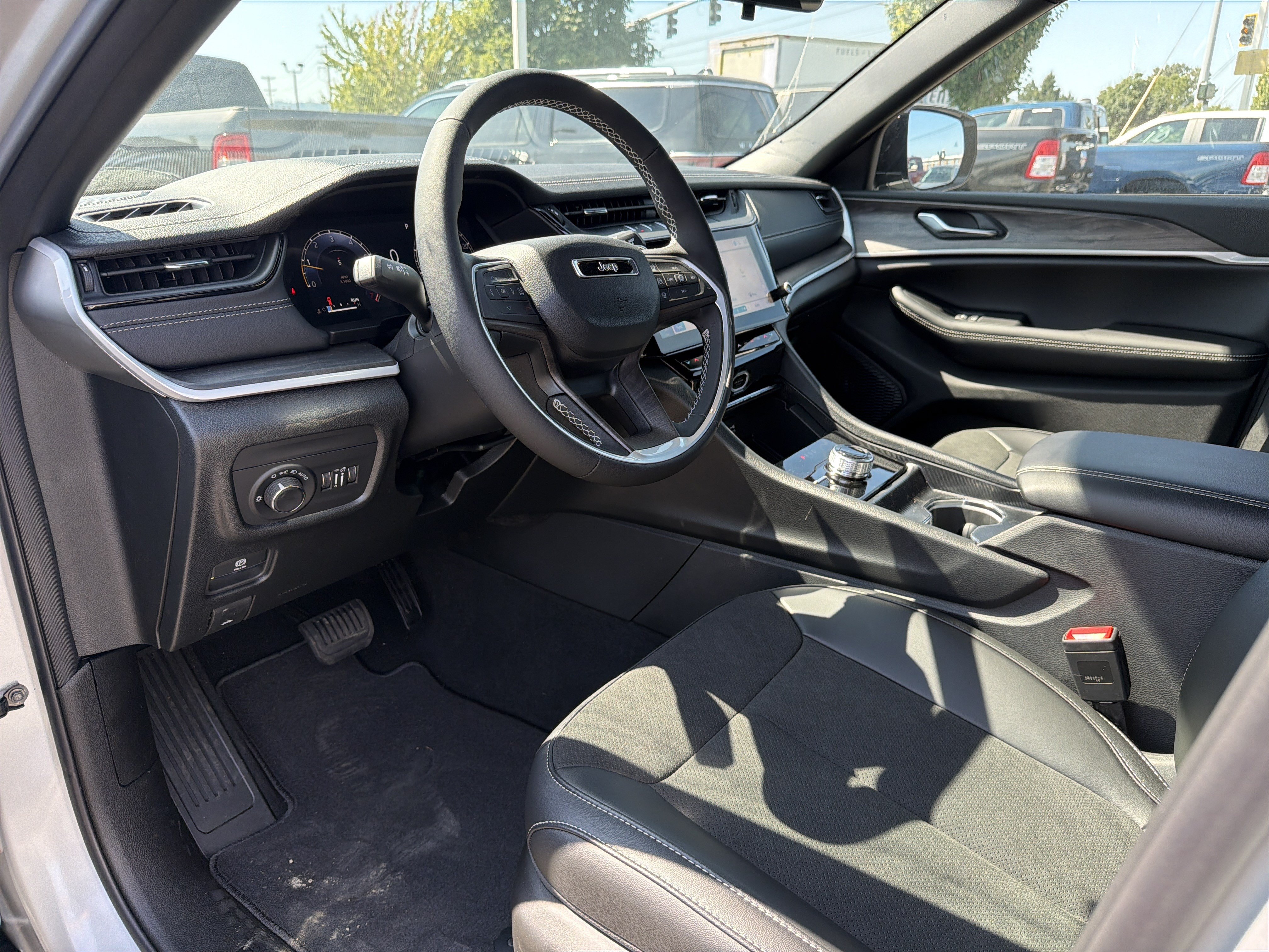 New 2026 Jeep Grand Cherokee Altitude AWD/4WD image 9