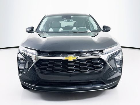 Used 2024 Chevrolet Trax LS w/ LS Convenience Package image 2