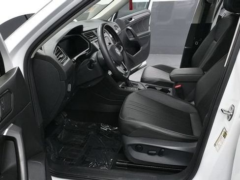 Used 2022 Volkswagen Tiguan SE AWD/4WD image 9