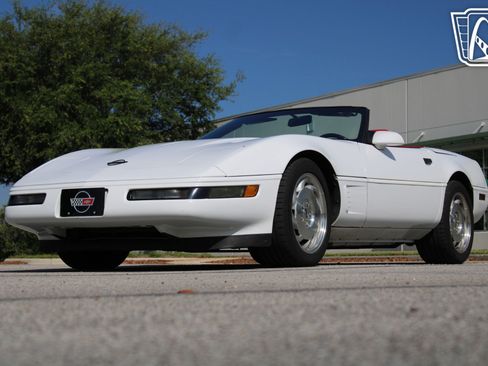 Used 1995 Chevrolet Corvette Convertible RWD image 2