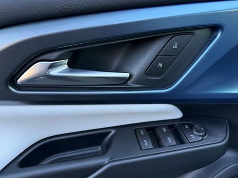 New 2026 Chevrolet Equinox EV LT FWD image 11